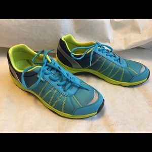 Vionic Alliance Orthotic Walking Sneakers